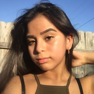 Meet your Posher, Neida